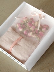 Pink drawer sachets in box image (13k)
